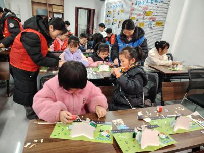 北正街社区：雷锋月里话分类 志愿服务手拉手