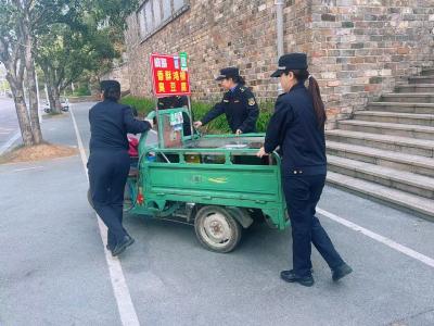 柔肩担使命 巾帼护市容 咸安城管女子中队正式成立
