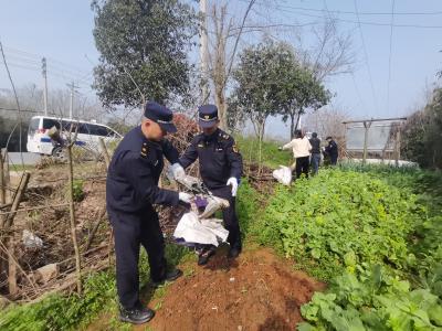 以“净”护航！咸安城管开展白色垃圾专项整治 