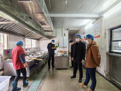 向阳湖镇启动校园周边环境综合整治 护航师生安全