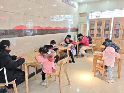 严洲村开展“书香润童心”主题阅读活动