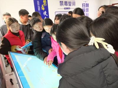 筑牢青春防线 共建无毒社区