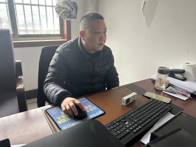 基层人物 | 廖磊：两肩担正义 双手解“薪愁”