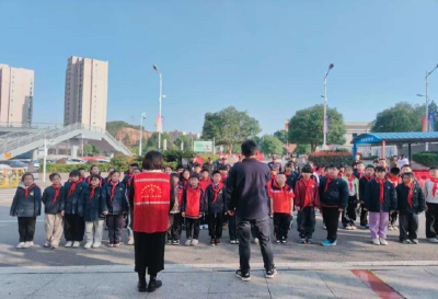 温泉街道希望桥社区：社警校联动 防暴演练筑牢校园安全线  