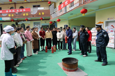 致敬火焰蓝 安全护童行  