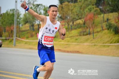 咸安公安“咸马护跑团”集合！