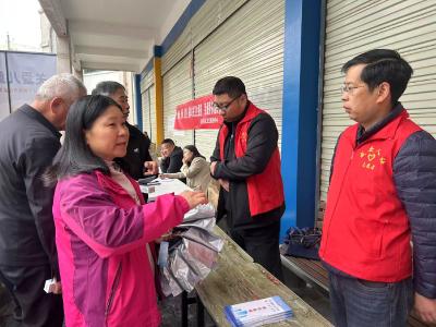 区人社局：“情系百家小区” 服务温暖民心