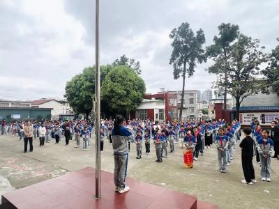 咸宁市第十六小学：书香润校园 阅读启新程