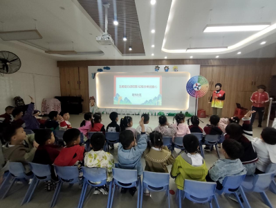 “五老”助力进校园 垃圾分类润童心