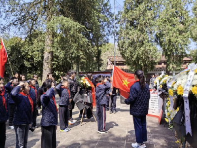温泉街道：清明寄哀思 文明润家园  