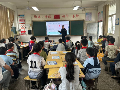 万年路社区：护苗进校园 安全伴成长