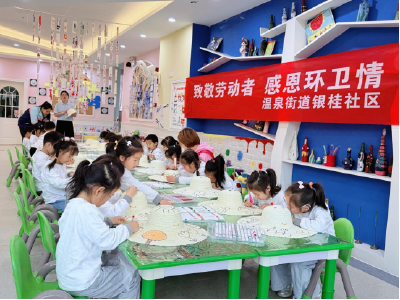 温泉街道银桂社区：手绘温情礼 致敬劳动者  