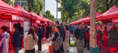 咸安举办招聘会及政策宣传活动 助力稳就业惠民生