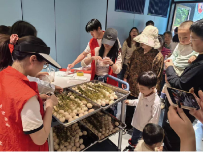 学府社区：品民俗享便民 邻里共迎三月三  