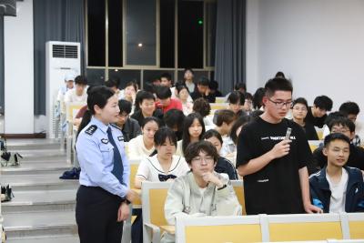 咸安：禁毒反诈齐宣讲 守护青春筑防线