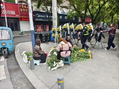 区城管执法局开展专项整治 倡导文明祭祀新风  