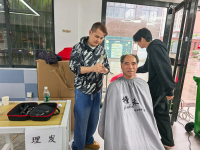 永安街道文笔路社区：志愿服务暖邻里  雷锋精神薪火传