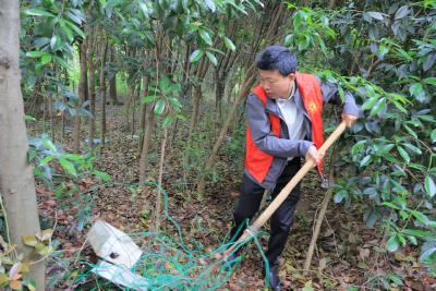 区融媒体中心：不光扫了地 还聊了心里话