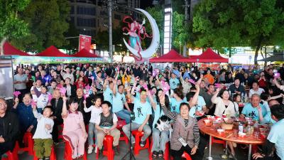 “楚超”燃动咸安夜经济：凭“门票”打折，望月街升腾“烟火气”与“欢呼声”