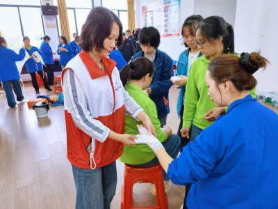 守护生命安全 咸安区红十字会应急救护培训进社区