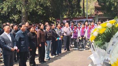 “红色研学+文艺辅导+缅怀祭扫” 咸安这场“行走的思政课堂”走心又铸魂