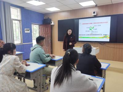 区妇联举办“家校共育 筑梦未来”家庭教育公益讲座