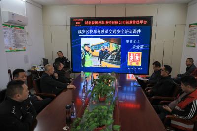 “六维安全课”护航成长路 咸安交警为校车驾驶员定制专属安全培训