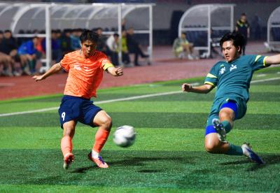 4:0主场告捷！咸宁绿茵力克潜江，这场热身赛踢出气势与情谊