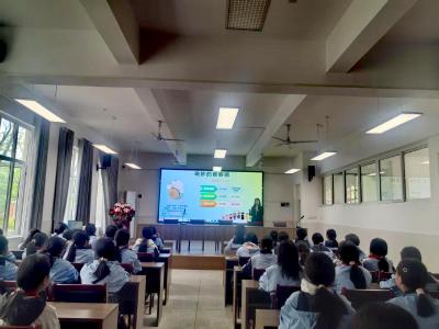 大洲湖学校开展青春期系列专题教育讲座