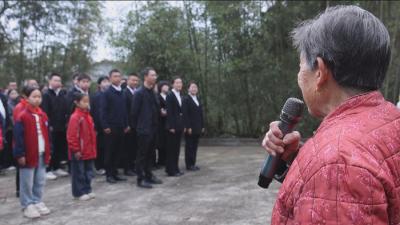 义务守墓四十二载 红色薪火代代传 汀泗桥镇开展清明节祭扫活动