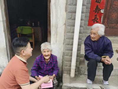 把安全送到家！高桥村开展防范野生毒蘑菇“敲门行动”