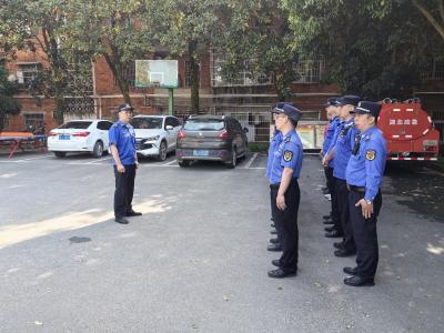 咸安区多部门联动 持续开展107国道沿线环境专项整治