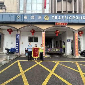 十分钟生死竞速！咸安交警紧急开辟绿色通道抢救患病群众