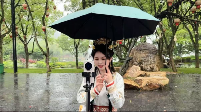 基层人物 | 方芳：以镜头为笔  绘就家乡最美画卷