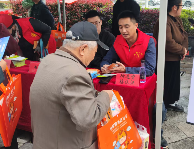 区人社局积极开展养老资格认证服务活动