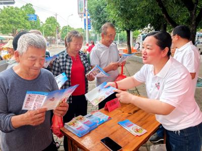 向阳湖镇：法治宣传进市场，禁毒知识入人心