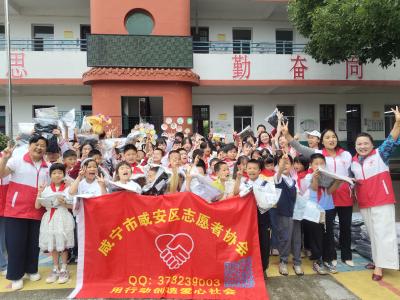 多彩活动庆“六一” 用“润心”陪伴点亮成长之路