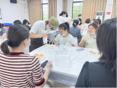 温泉街道十六潭社区：甜蜜烘焙 “职”在未来  