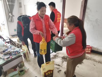 爱心商家携手送温暖，特色鸡汤香飘农家