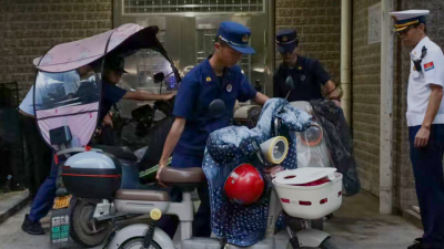 咸安区消防救援局开展高层小区消防安全夜巡整治行动    