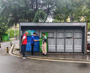 “智能新装备，便民助分类”城管宣传进社区