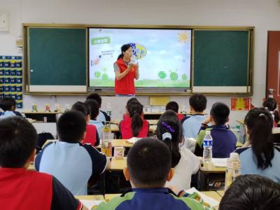 永安街道社区戒毒康复中心禁毒宣传走进咸宁市第四小学