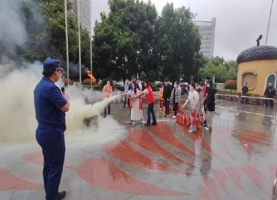 温泉街道学府社区：以练筑防 安全护航  