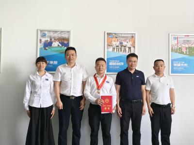 致敬奋斗者！咸安区总工会走访慰问先进企业与优秀劳动者