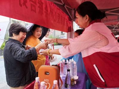 市区红十字会联合德善爱心协会、爱心企业助力高考