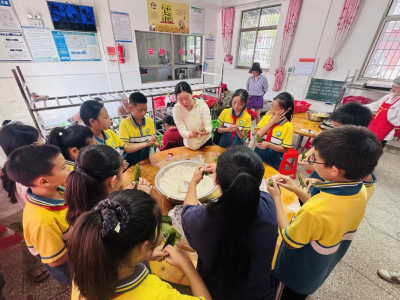 官埠小学：“同行桥”串起四季课堂 家校共育润童心传粽香