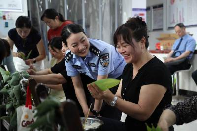 情暖端午 点亮归途（孔祥佳 毛旭）