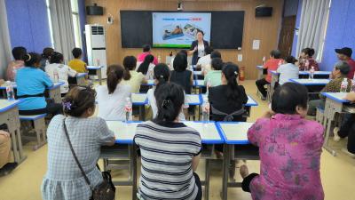 区妇联家庭教育公益讲座走进双溪桥中学
