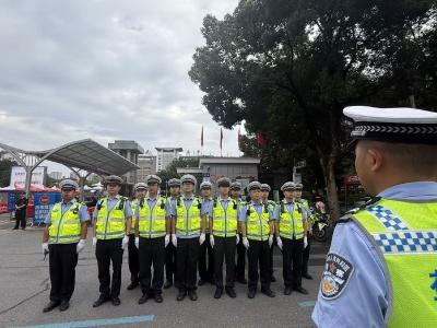 高考落幕 咸安交警守护不止