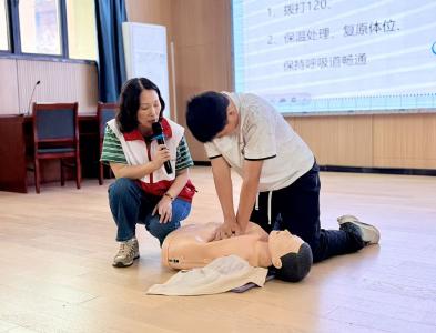 咸宁市第四初级中学：身心共育护成长 安全护航少年行